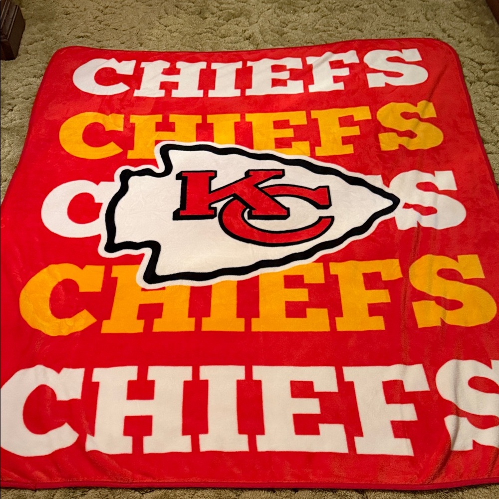Kansas City Chiefs Red & Gold Fleece Throw Blanket + Fan Gear - Picture 14 of 15